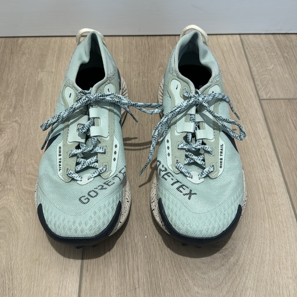 Nike Gore-Tex women’s trail sneakers color teal size 7.5 - Picture 3 of 5